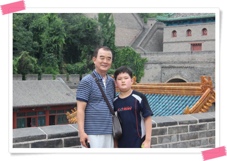 46-2 손자와 함께한 흐뭇한 할아버지.JPG