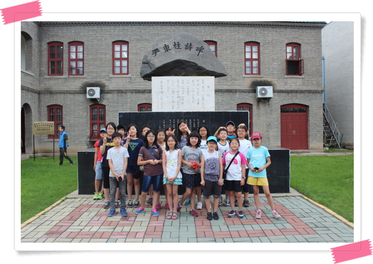 14-용정윤동주 시인기념비앞에서.JPG