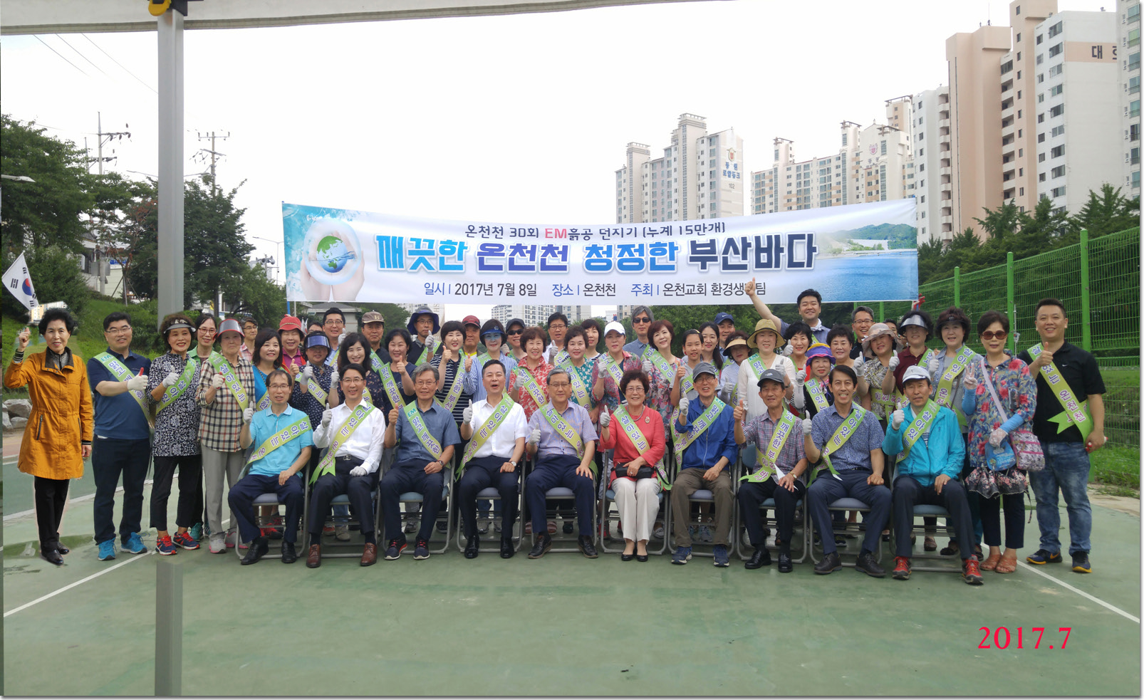 흙공던지기3 복사.jpg