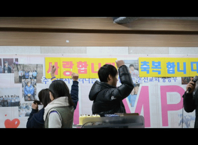 생일케잌 쟁탈전.gif