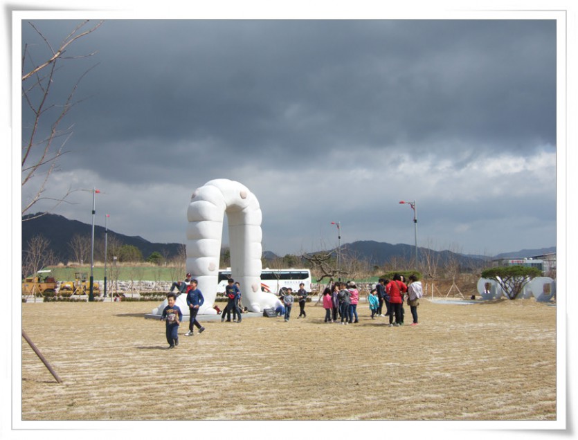 24사과테마파크잔디밭.jpg